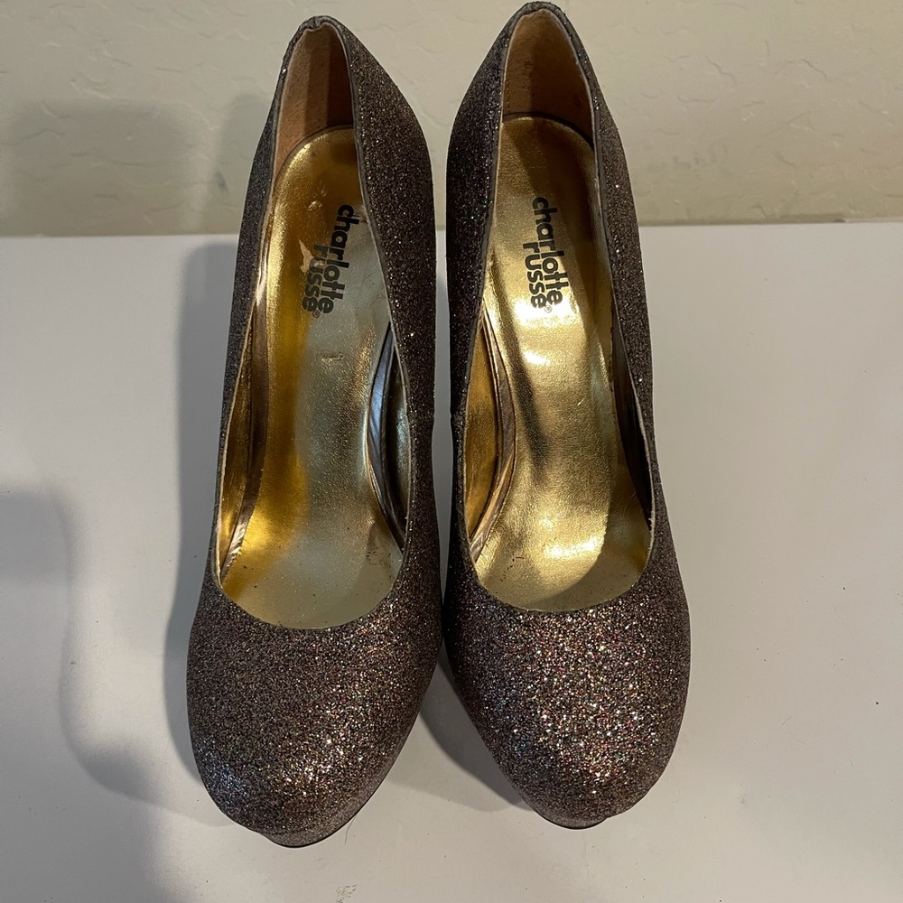 👠Charlotte Russe gold colored shoes👠